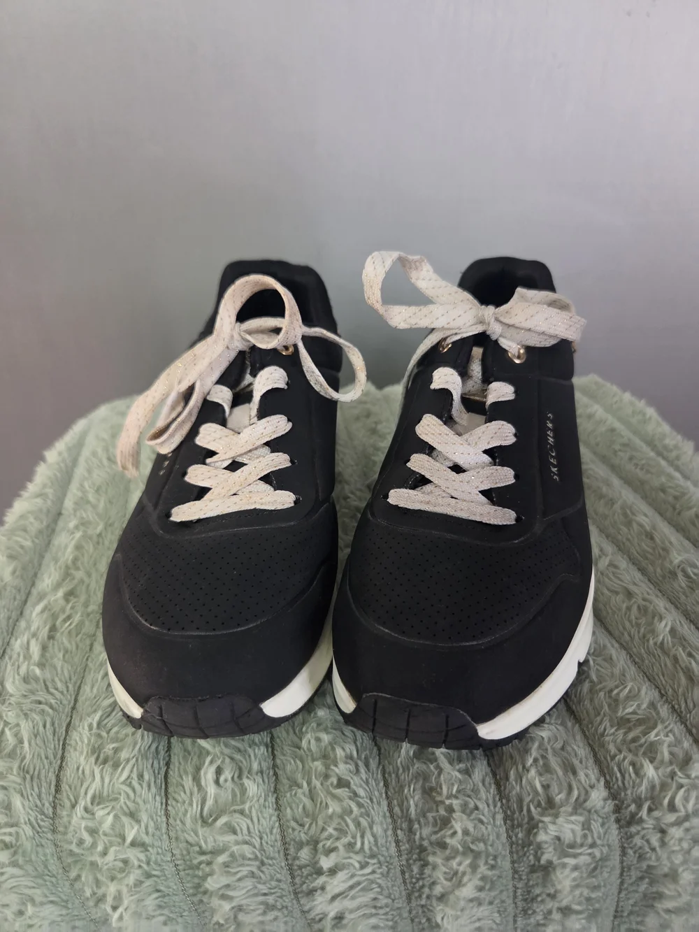WOMANS SKECHERS/ KIDS STREET UNO SNEAKER LITTLE KID/ BIG KID
